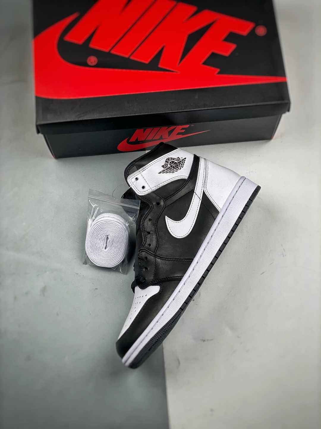 NIKE AIR JORDAN 1 HIGH OG REVERSE PANDA