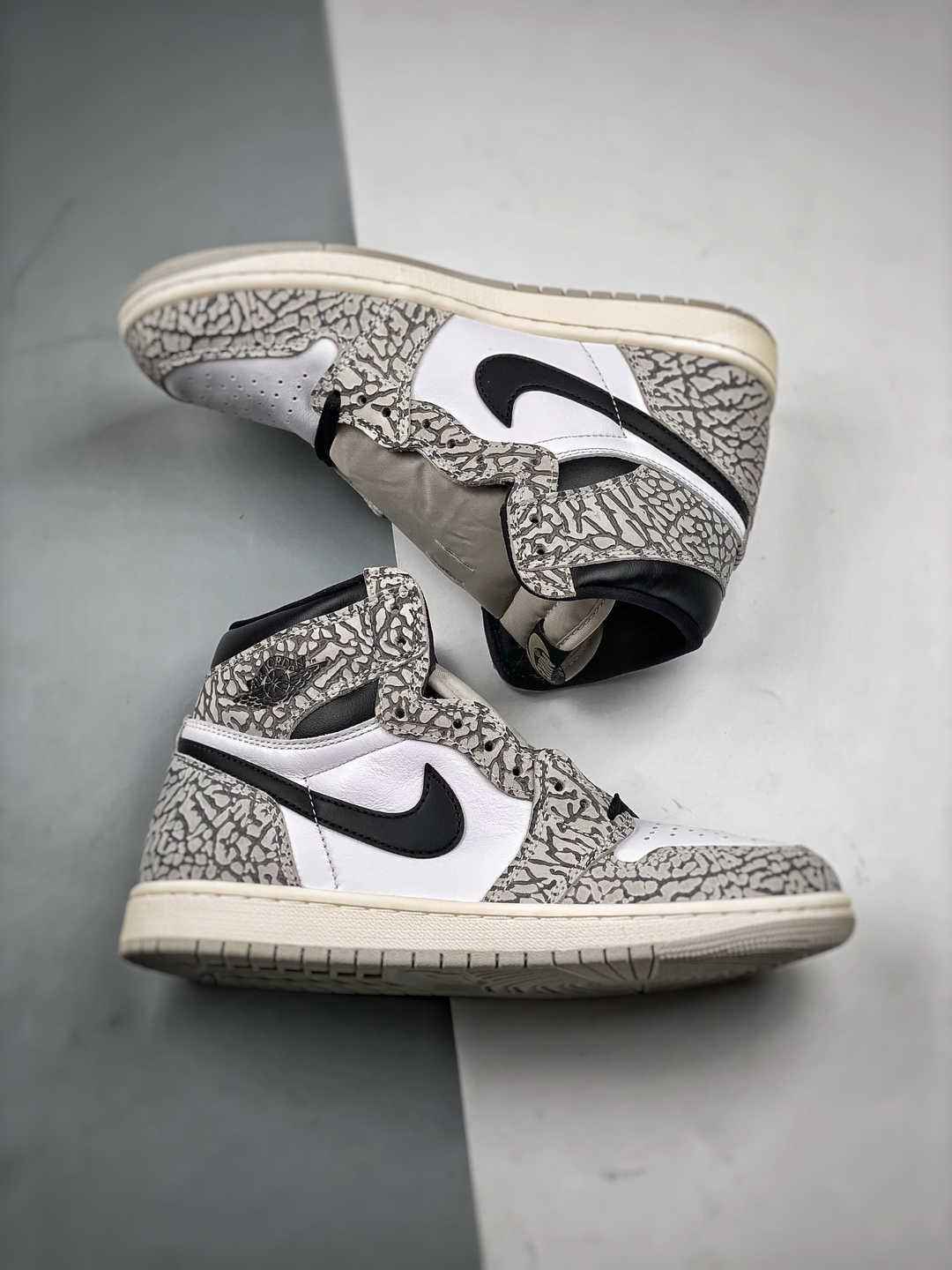 NIKE AIR JORDAN 1 HIGH OG WHITE CEMENT