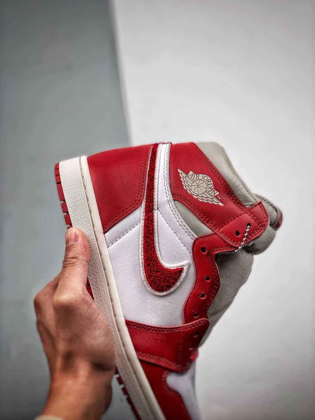 NIKE AIR JORDAN 1 RETRO HIGH OG NEWSTALGIA CHENILLE