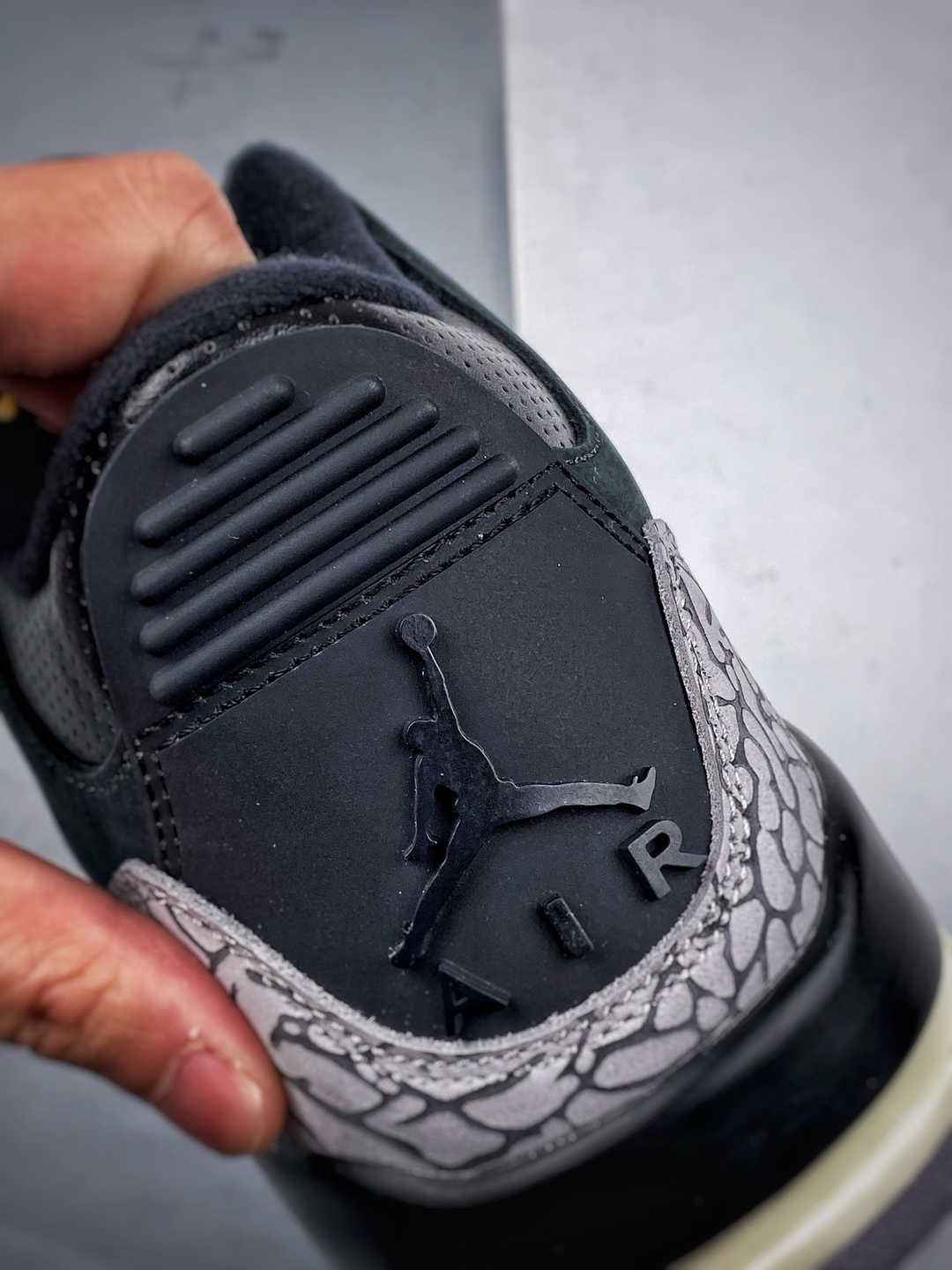 NIKE AIR JORDAN 3 OFF NOIR