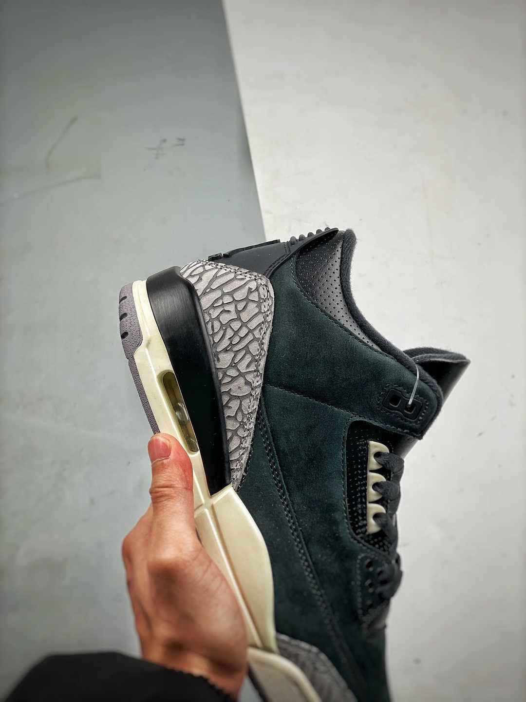 NIKE AIR JORDAN 3 OFF NOIR