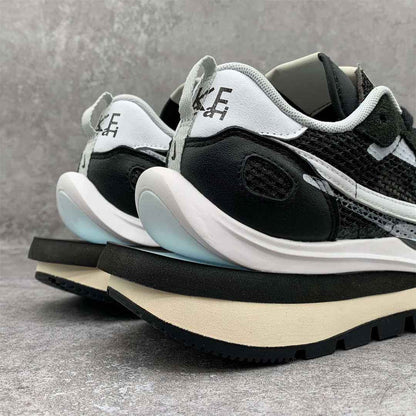 SACAI X NIKE VAPORWAFFLE BLACK AND WHITE