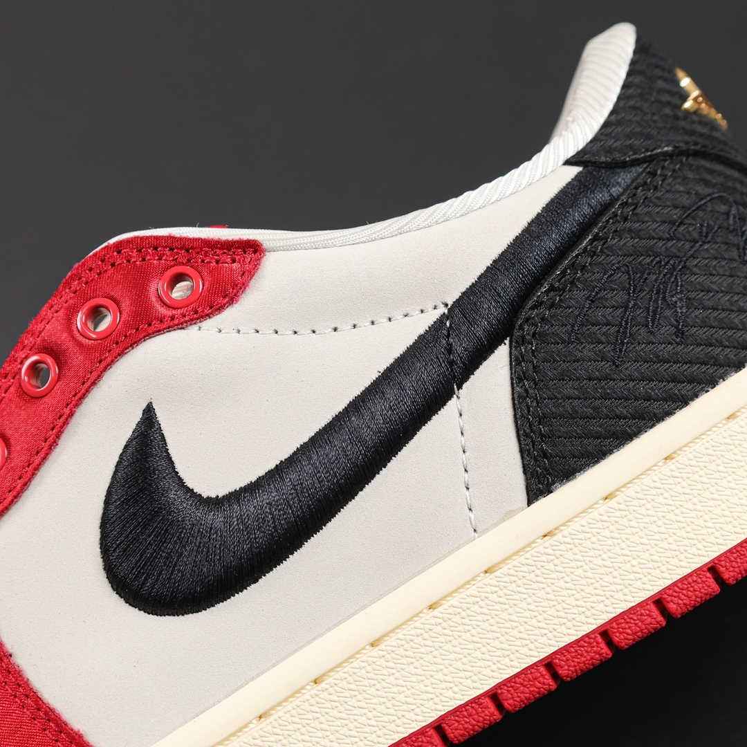 Trophy Room x NIKE Jordan 1 Low OG "Away"